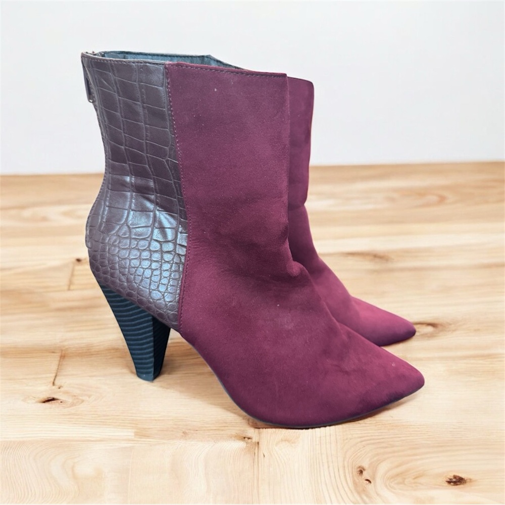 New direction size 7.5 like new Elegant Burgundy Ankle Boots